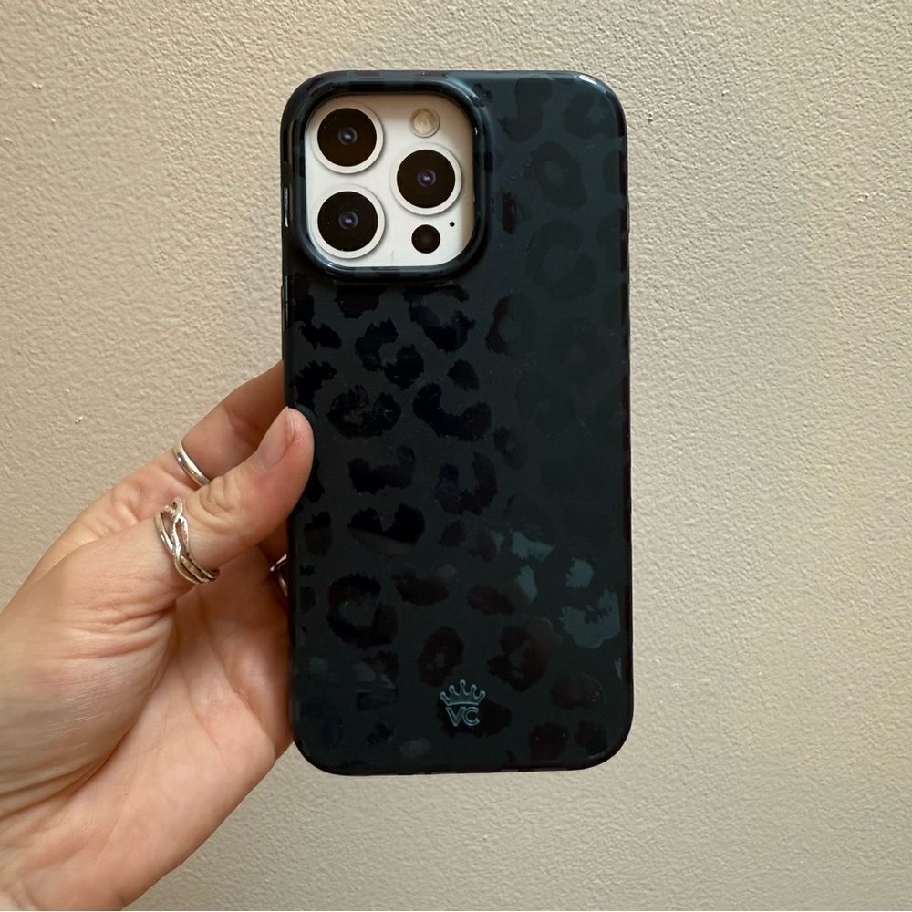Velvet Caviar Green iPhone 16 case New